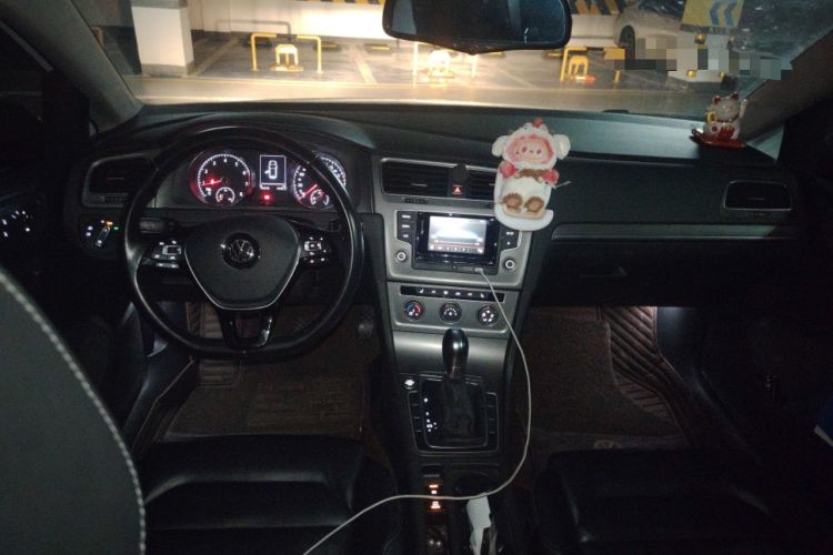 Used Volkswagen Golf 2016 230TSI Automatic Luxury Version Center Console