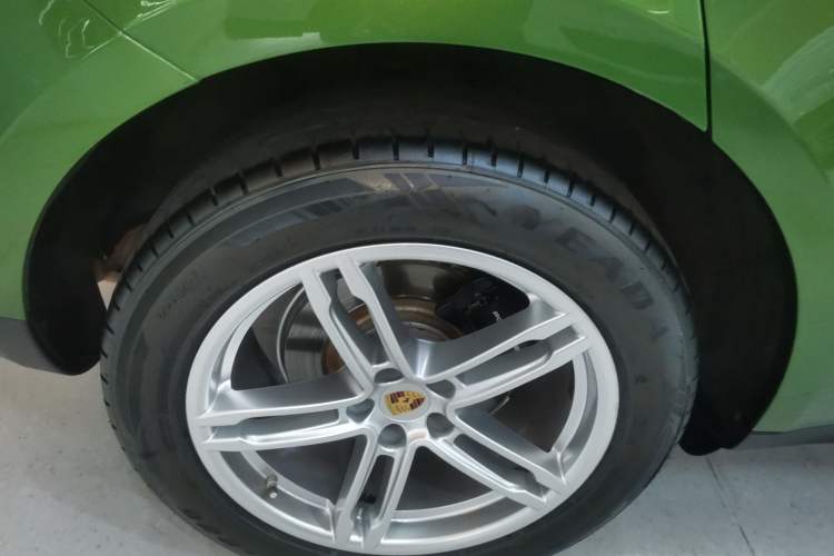 Used Porsche Macan 2018 Macan 2.0T Right Rear Wheel Hub