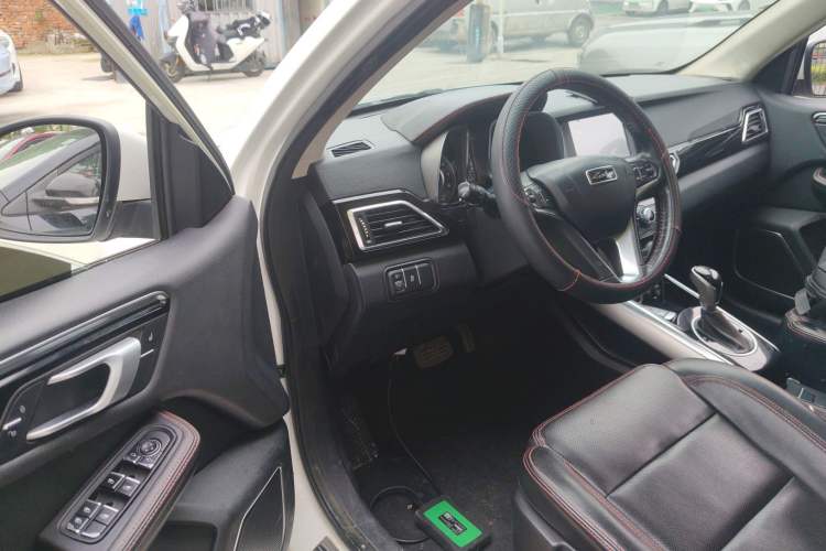 Used Zotye Domy X5 2015 1.5T CVT ZhiXian Model China IV Standard Driver Seat