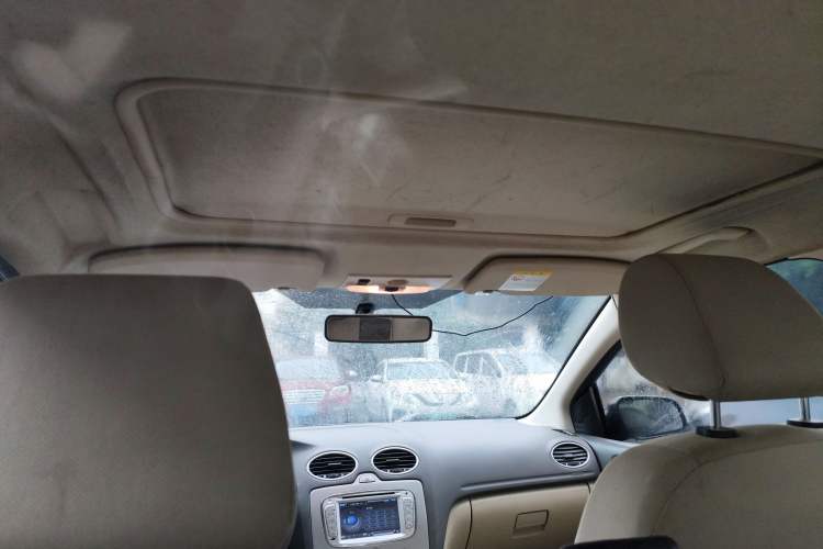 Used Ford Focus 2011 Sedan 1.8L Manual Comfort Model
