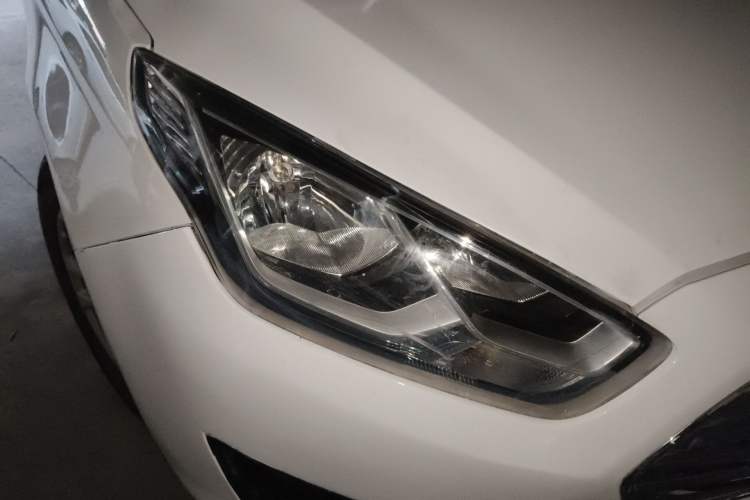 Used Ford Escort 2019 Revised 1.5L Automatic ZhiXiang Version China VI Standard Right Front Headlight