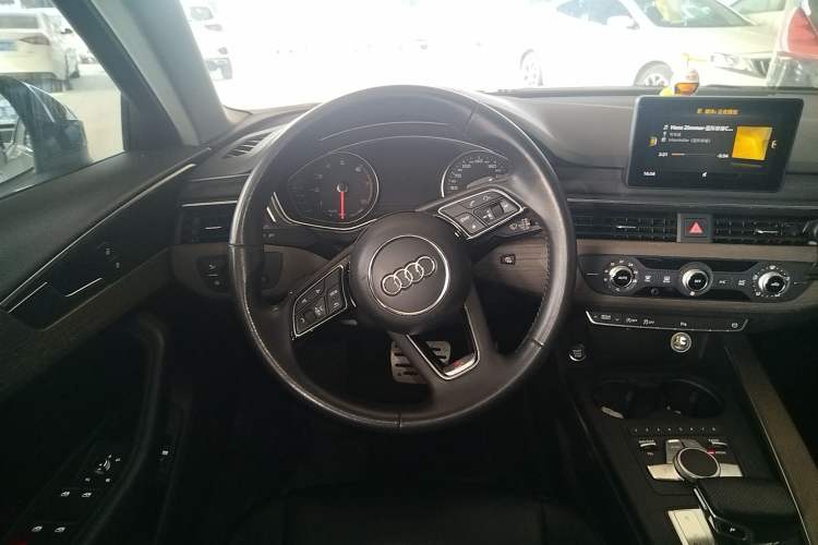 Used Audi A4L 2018 30th Anniversary Edition 40 TFSI Trendy Model Steering Wheel