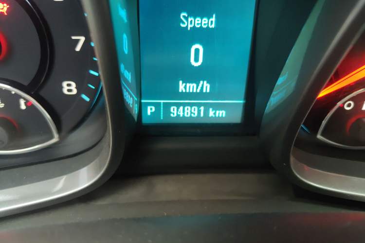 Used Chevrolet Malibu 2014 2.0L Automatic Comfort Edition Odometer Close Up