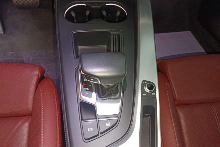 Used Audi A4L 2022 40 TFSI Luxury Dynamic Model
