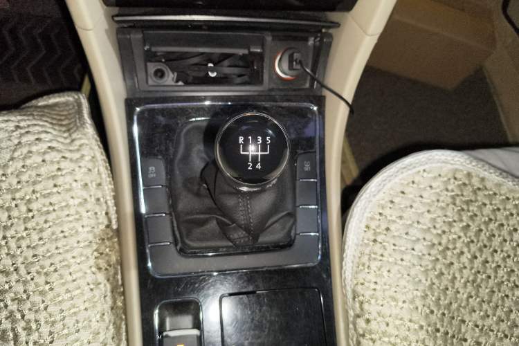 Used Volkswagen Passat 2014 1.4TSI Manual Prestige Edition Gear Lever