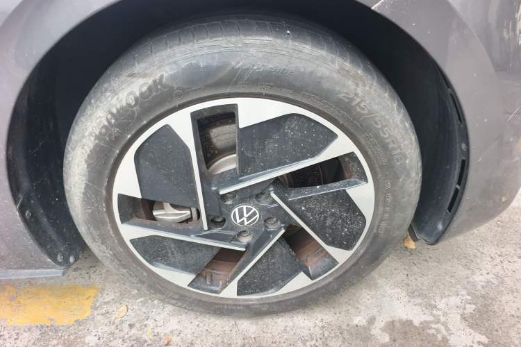 Used Volkswagen ID.3 2024 Outstanding Edition Right Front Wheel Hub