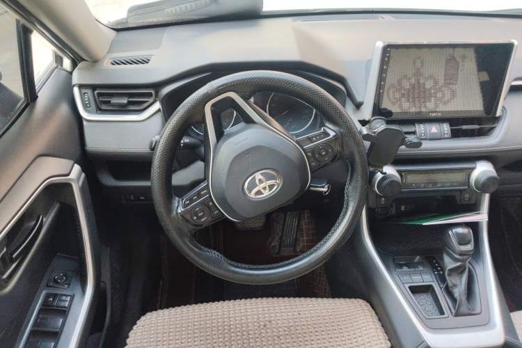 Used Toyota RAV4 2020 2.0L CVT Two-Wheel Drive Urban Edition Steering Wheel
