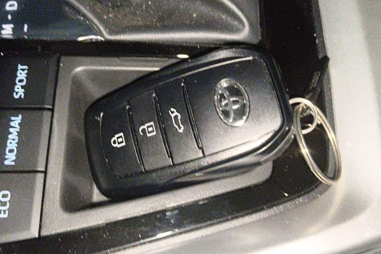Used Toyota RAV4 2024 2.0L CVT Two-Wheel Drive Fashion Plus Edition Vehicle Key