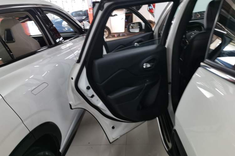 Used Jeep Cherokee 2016 2.4L Leading Smart Version