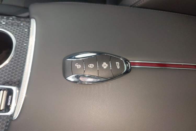 Used Hongqi HS3 2023 1.5T Two-Wheel Drive Shanwei Edition Vehicle Key