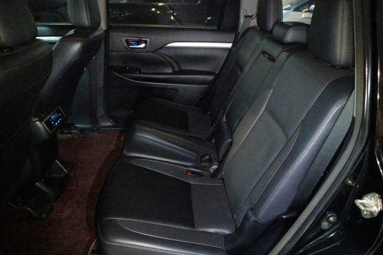 Used Toyota Highlander 2018 2.0T Four-Wheel Drive Luxury Edition 7 Seats China V Emission Standard
