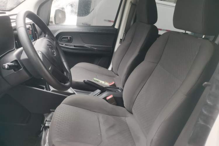 Used Chana Ruixing EM80 2025 Passenger Version Comfort Edition 6-Seater 300 km Dual-Swing Doors