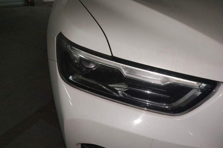 Used Haval H6 2017 Red-Label 2.0T Automatic Two-Wheel Drive Leading Edition Right Front Headlight