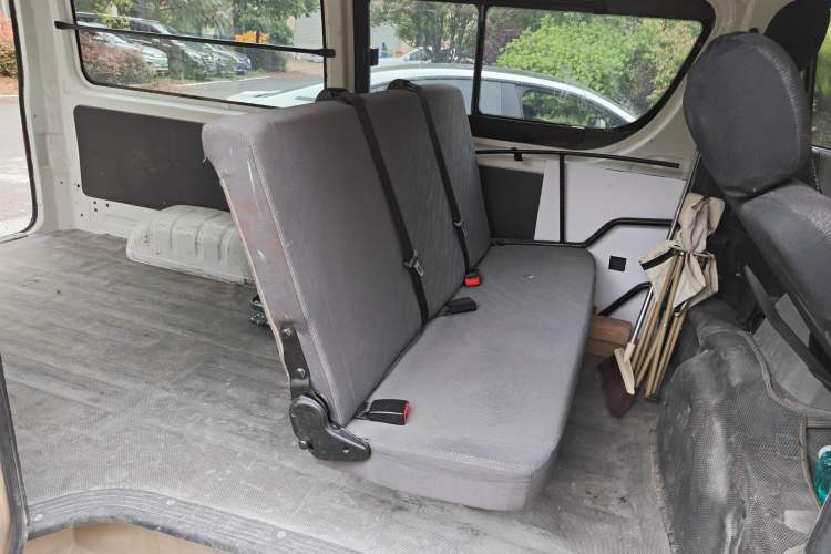 Used Foton Scenic G7 2016 2.0L Commercial & Travel Version Short Wheelbase High Roof – 4Q20M Left Rear Seat