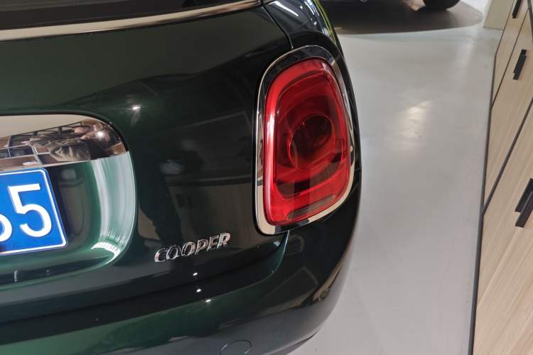 Used MINI 2016 1.5T COOPER Pioneer Edition Five-Door Model Right Rear Taillight