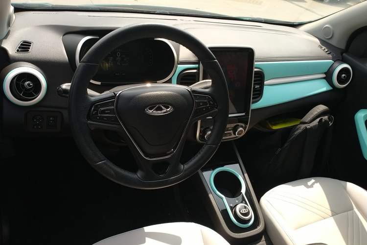 Used Chery QQ Little Ant 2021 200 000-Yuan Ant Fan Edition Talent Version NMC Battery 301 km Center Console