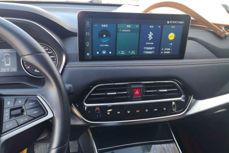 Used SOL X8 2021 300T DCT Comfort Edition 6 Seats
