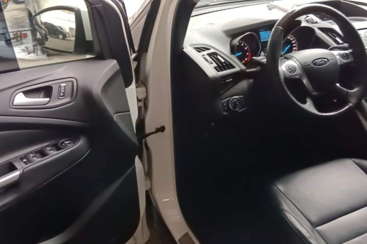 Used Ford Kuga 2015 1.5L GTDi Two-Wheel-Drive Comfort Model
