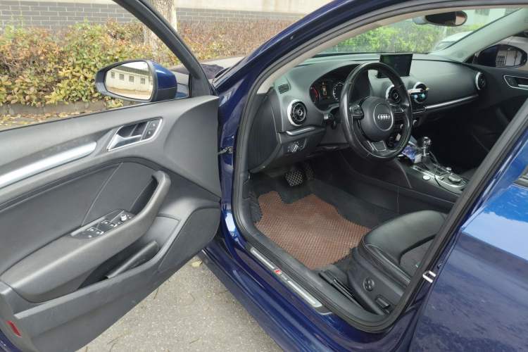 Used Audi A3 2014 Limousine 40 TFSI S line Comfort Model Driver Seat