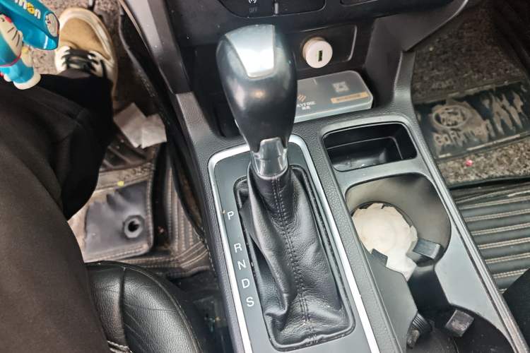 Used Ford Kuga 2017 EcoBoost 180 Two-Wheel-Drive Platinum Edition Gear Lever