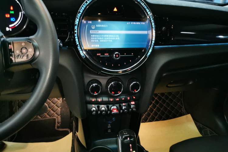 Used MINI MINI 2023 Updated 1.5T COOPER Artist Five-Door Edition
