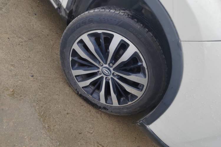 Used GAC Trumpchi GS4 2017 235T Automatic Two-Wheel Drive Luxury Smart Connectivity Version Right Front Wheel Hub