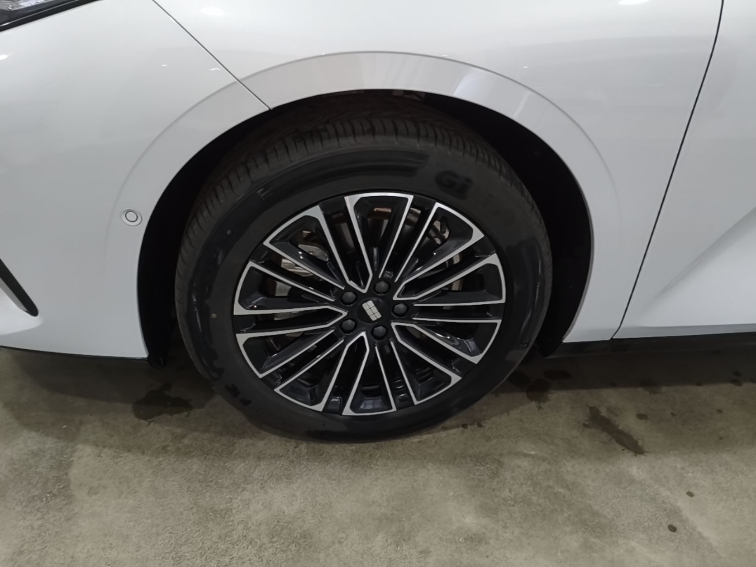 Geely Galaxy 8 2025 130km EM-i Deluxe Edition — снимка 10