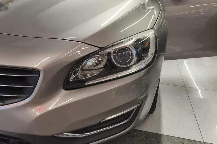 Used Volvo V60 2015 T5 Zhiya Edition
