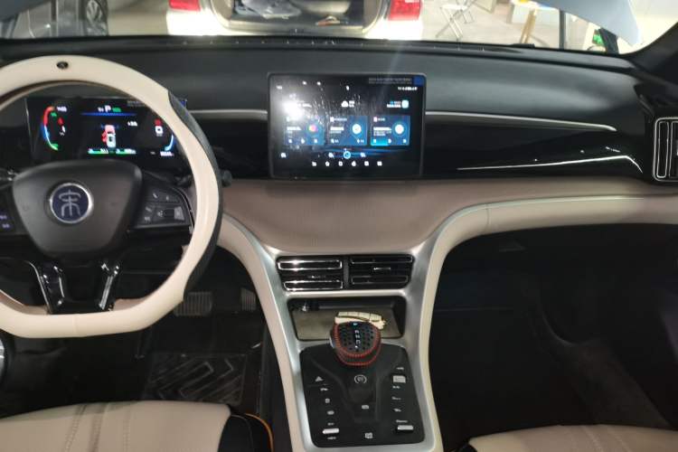 Used BYD Song Pro New Energy 2024 HONOR Edition DM-i 71KM Navigation Model Audio And AC Panel