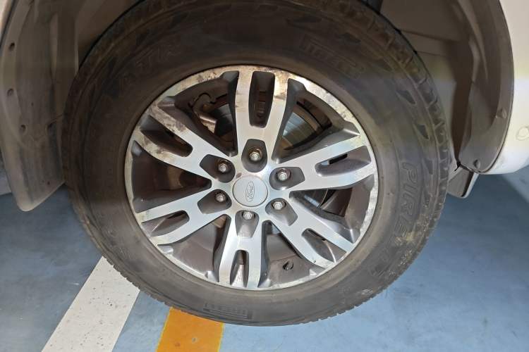 Used Ford Everest 2016 2.0T Gasoline Automatic 4x4 Flagship Edition Right Front Wheel Hub