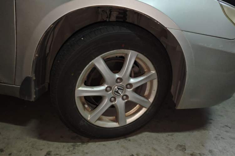 Used BYD F6 2011 Golden Edition 2.0L CVT Deluxe Model Right Front Wheel Hub