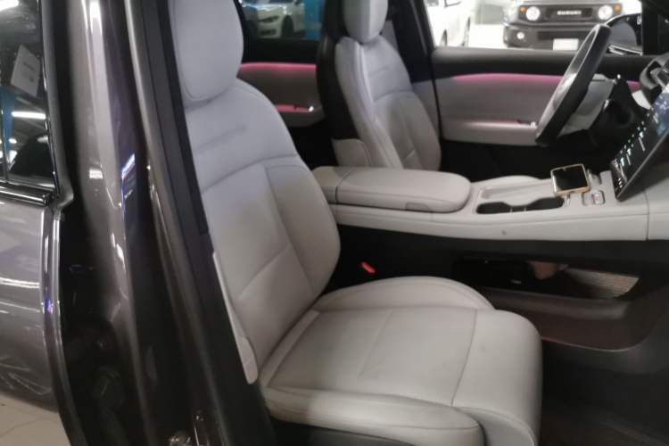 Used Nio ES6 2024 75 kWh Right Front Seat