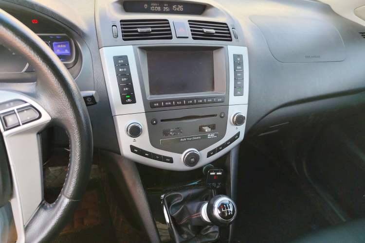 Used BYD S6 2014 1.5TI Manual Luxury 5-Seater Audio And AC Panel