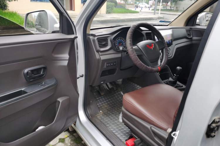 Used Wuling Hongguang V 2022 1.5L Enjoy Edition Electric-Powered LAR Driver Seat