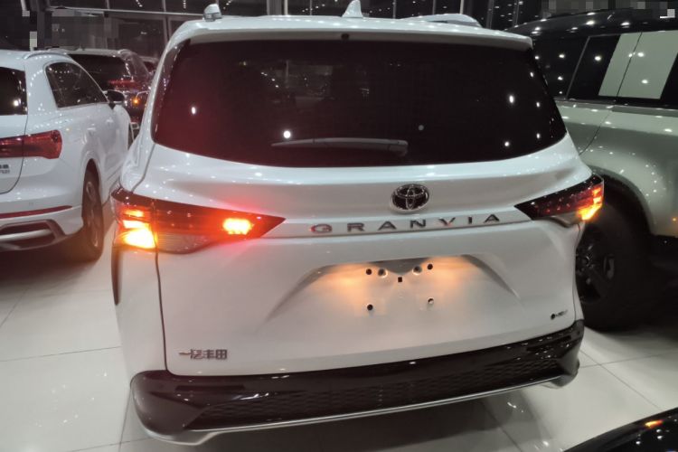Used Toyota Granvia 2024 2.5L Hybrid Prestige PLUS Edition
