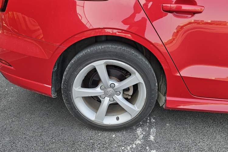 Used Audi A3 2018 30th Anniversary Edition Limousine 35 TFSI Fashion Model Right Rear Wheel Hub