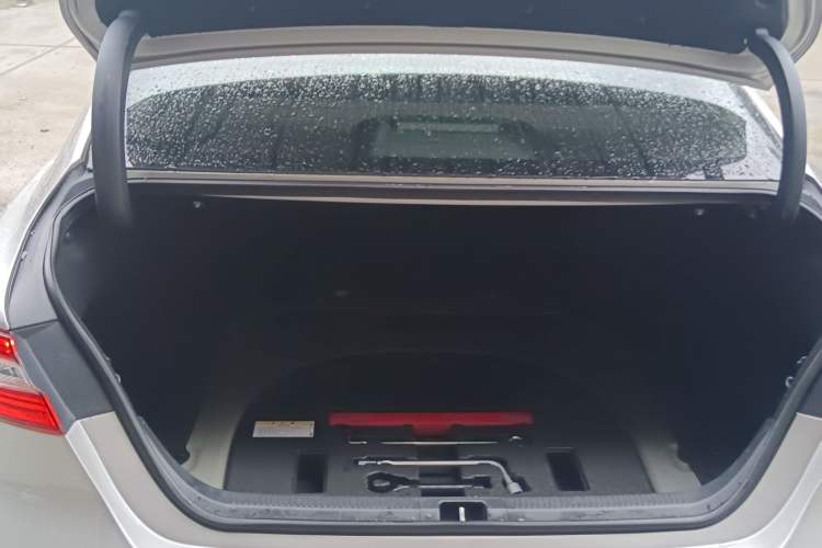 Used Toyota Camry 2018 2.5G Luxury Edition Trunk