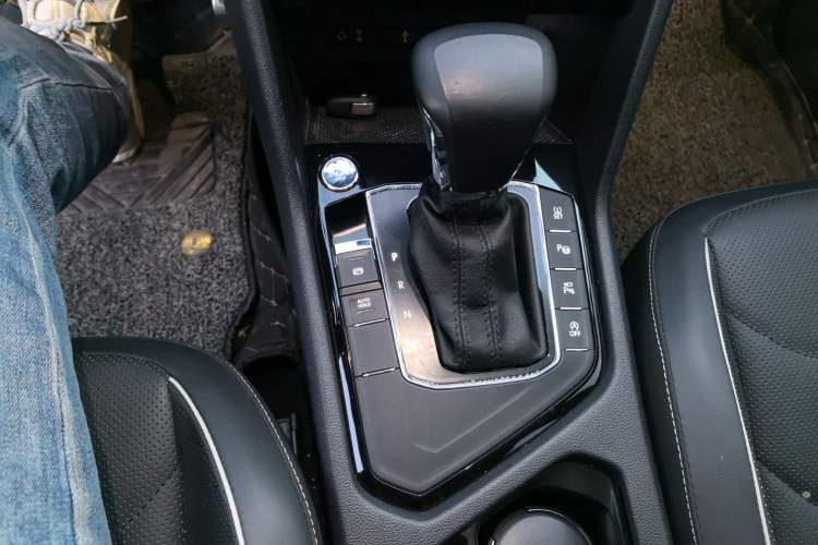 Used Volkswagen Tiguan L 2020 330TSI Automatic Two-Wheel Drive R-Line Flagship Version China VI Standard Gear Lever