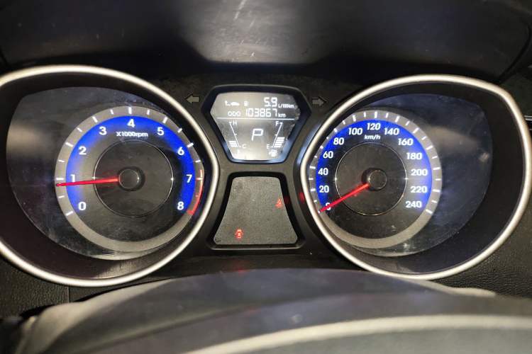 Used Hyundai Elantra (5th Generation / Langdong) 2016 1.6L Automatic Smart Version
