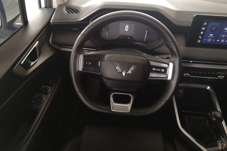 Used Wuling Jiachen 2022 1.5T Manual Light Enjoyment Dynamic Version
