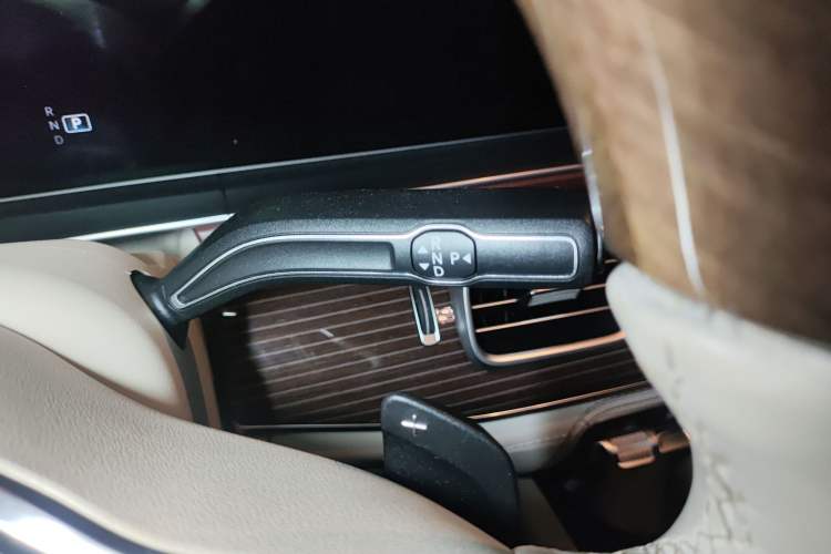 Used Mercedes-Benz Maybach GLS 2022 GLS 600 4MATIC Celebration Edition Gear Lever