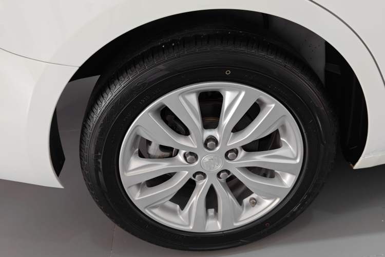 Used Buick GT 2021 Exemplar 1.5L Automatic Elite Version Right Rear Wheel Hub