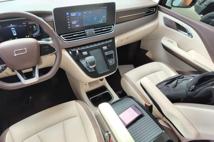 Used Bestune M9 2023 2.0T Ultimate Edition