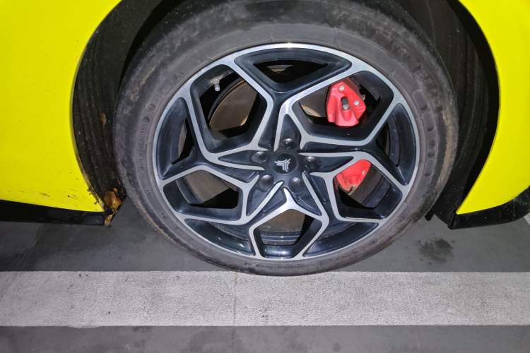 Used NETA GT 2023 580 AWD Right Front Wheel Hub