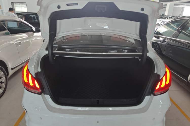 Used MG 5 2021 180 DVVT CVT Youth Luxury Edition
