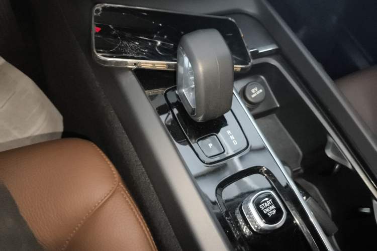 Used Volvo XC60 2023 B5 4x4 Smart Luxury Edition Gear Lever