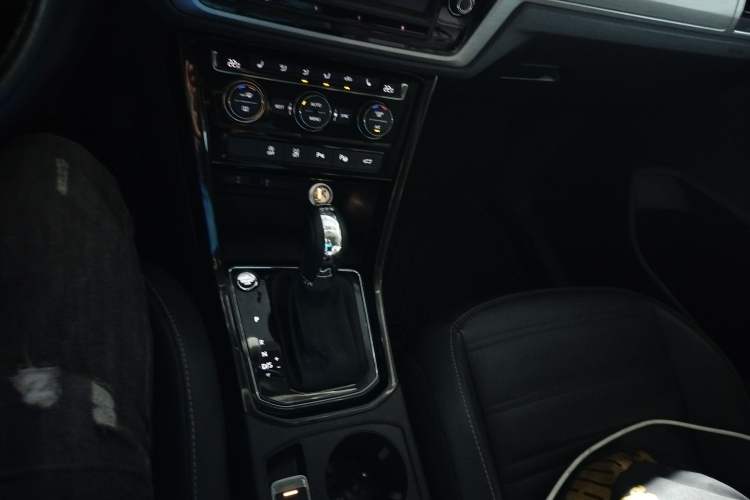 Used Volkswagen Touran 2018 Volkswagen Touran L 280TSI DSG Luxury Edition 7 Seats Gear Lever