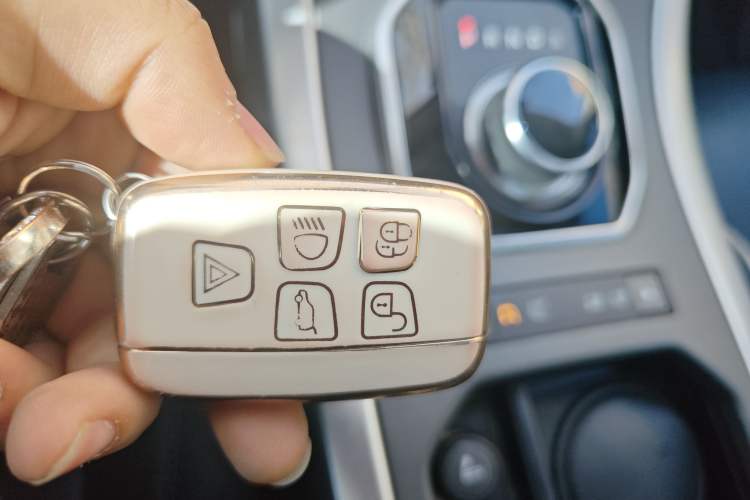 Used Land Rover Range Rover Evoque 2018 240 PS SE Smart Brilliance Edition
