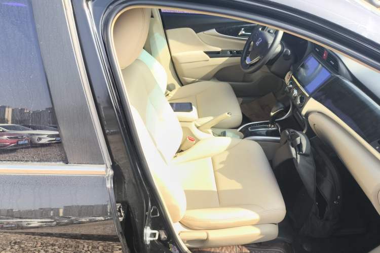 Used Honda Crider 2015 1.8L automatic luxury edition Right Front Seat