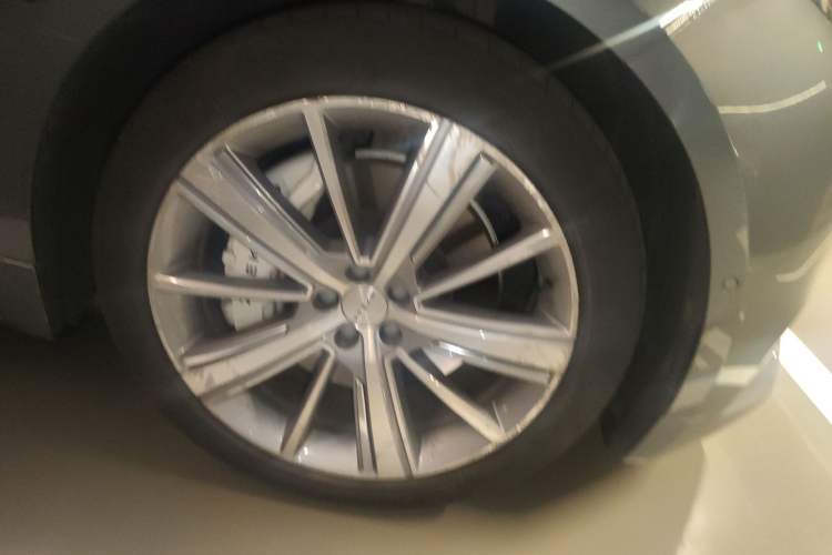 Used Zeekr 001 2021 Long-Range Dual-Motor WE Edition Right Front Wheel Hub